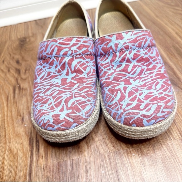 Dansko Victoria Red Grass Work Clog Comfort Sanibel Collection Victoria Canvas 8 - Picture 3 of 8